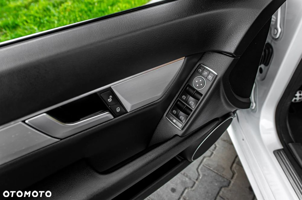 Mercedes-Benz Klasa C 250 CDI 4Matic 7G-TRONIC Avantgarde Edition - 23