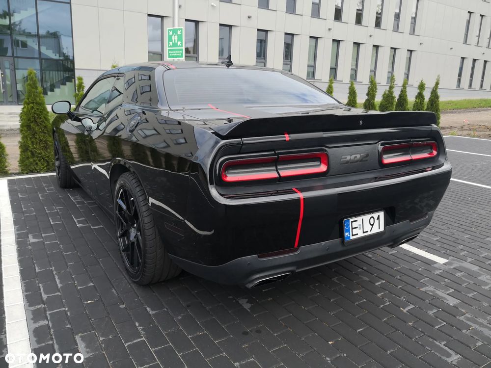 Dodge Challenger - 9