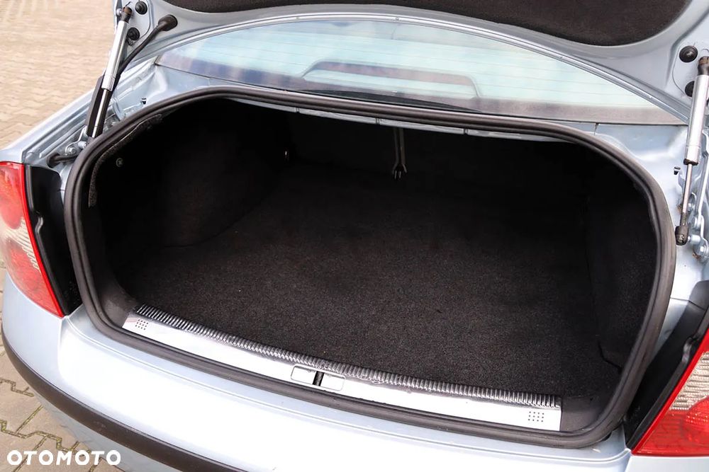 Volkswagen Passat 1.9 TDI Comfortline - 34