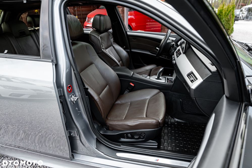 BMW Seria 5 530d xDrive - 24