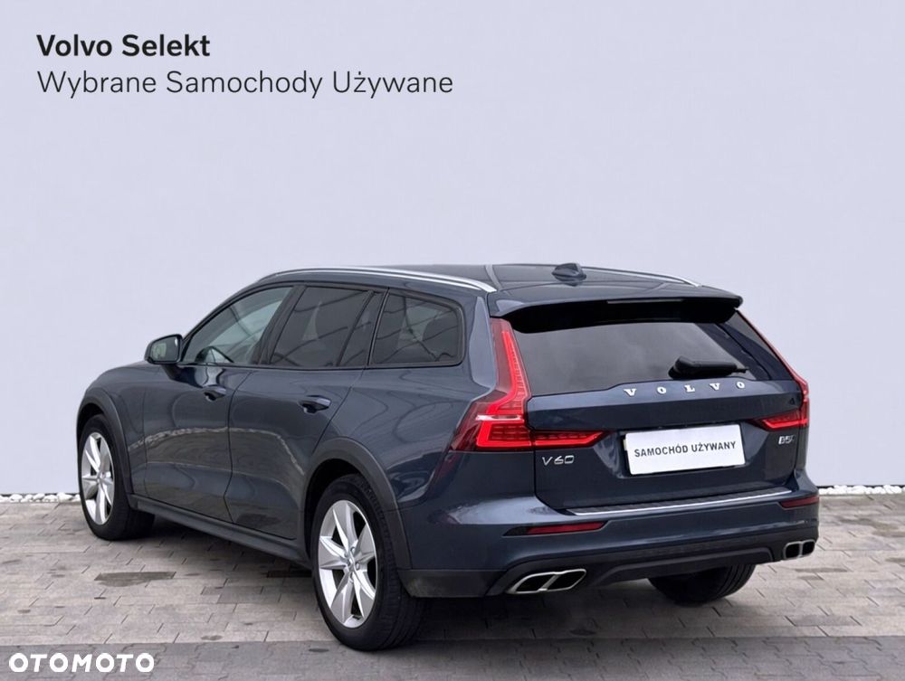 Volvo V60 Cross Country - 8