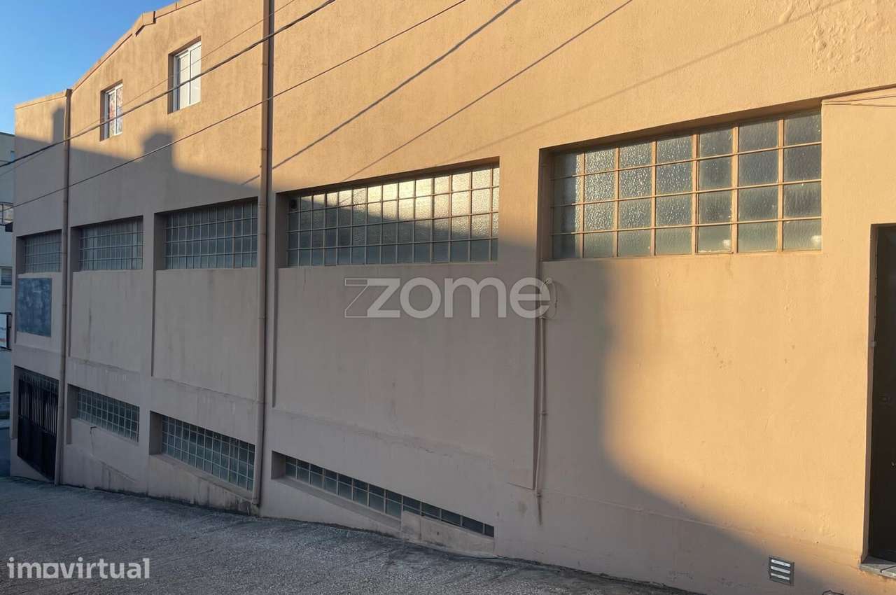Armazém com Potencial Construtivo em Zona ARU – Oliveira de Azeméis...