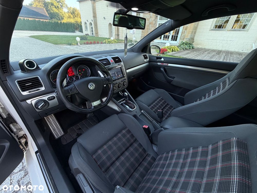 Volkswagen Golf - 8