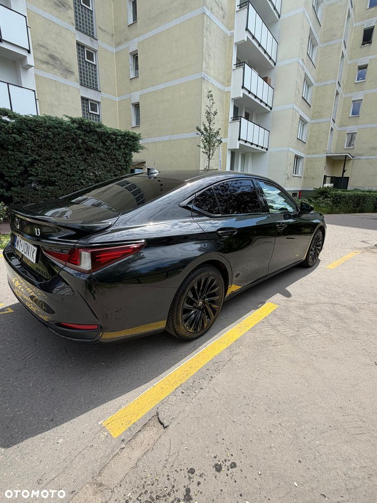 Lexus ES 300h Business Edition - 4
