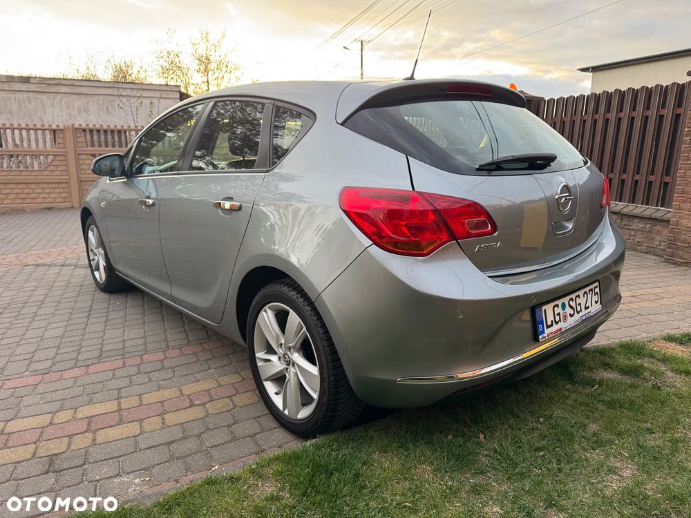 Opel Astra 1.6 Enjoy EU6 - 11
