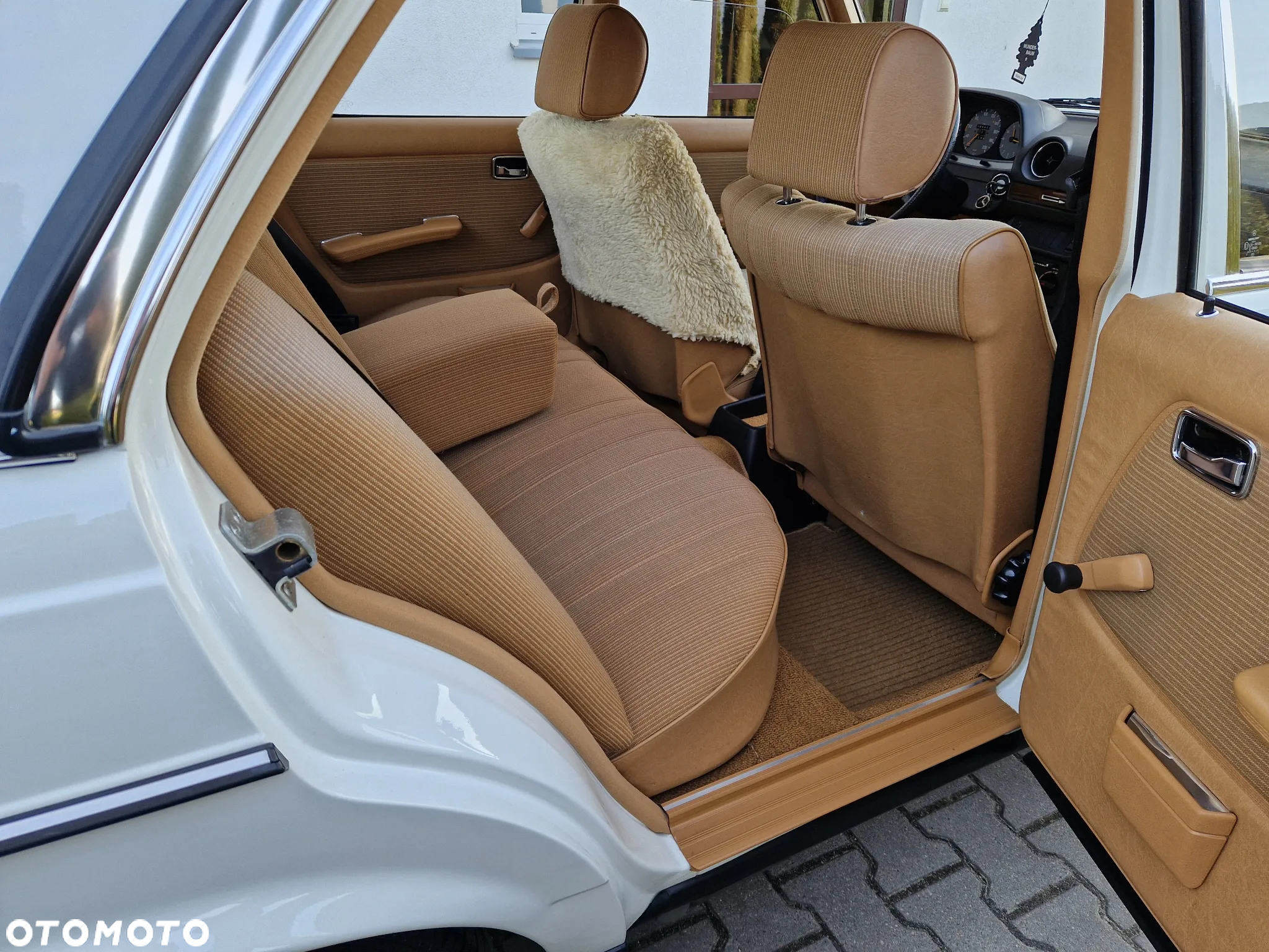 Mercedes-Benz W123 - 16