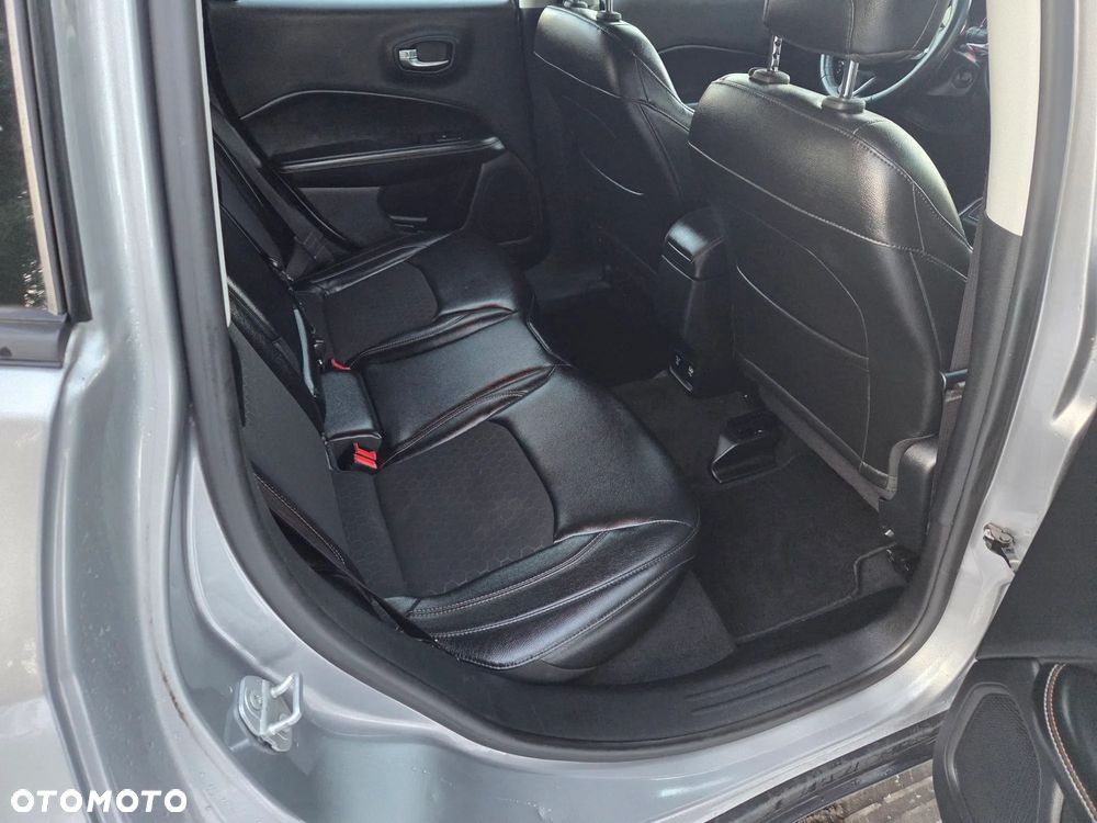 Jeep Compass 1.4 MultiAir Longitude - 32