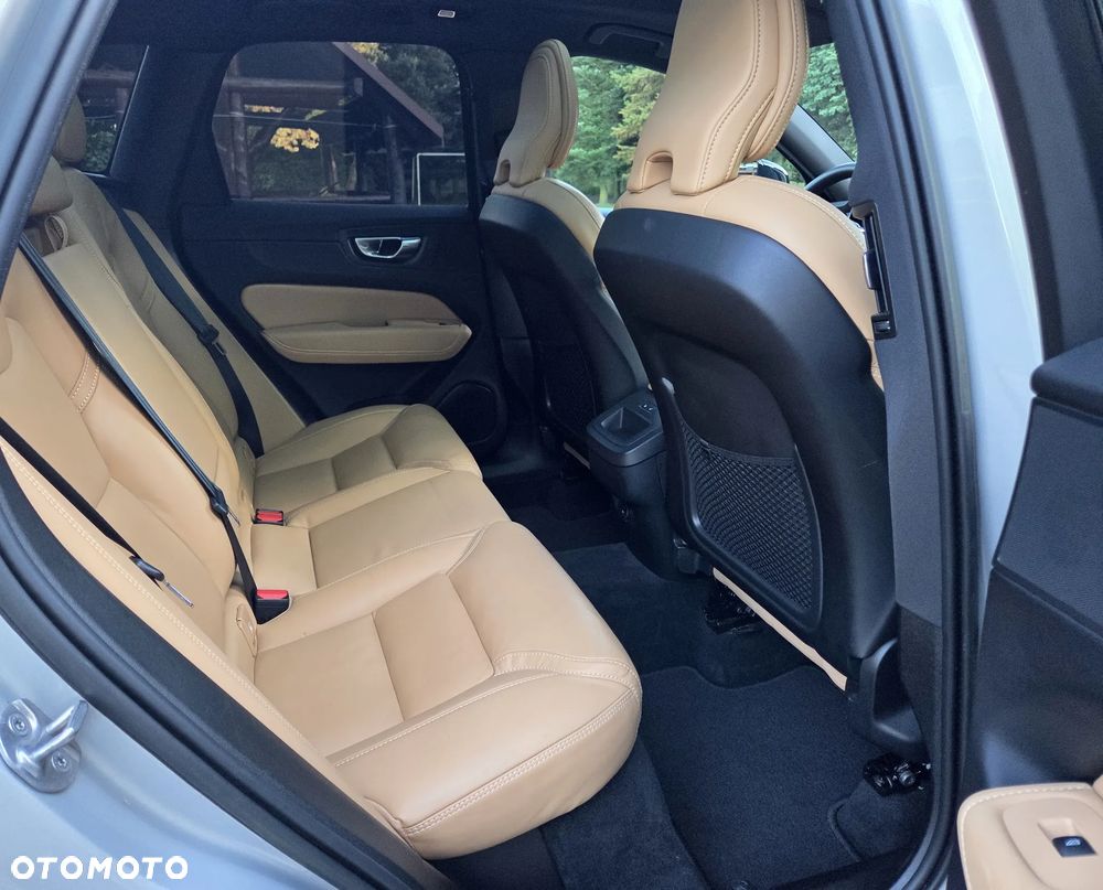 Volvo XC 60 B4 D Ultimate Dark - 28