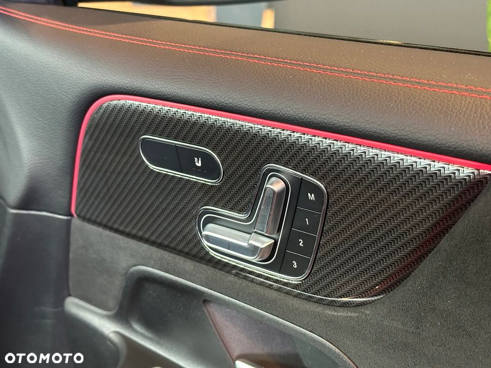 Mercedes-Benz GLB 200 4-Matic AMG Line 8G-DCT - 17