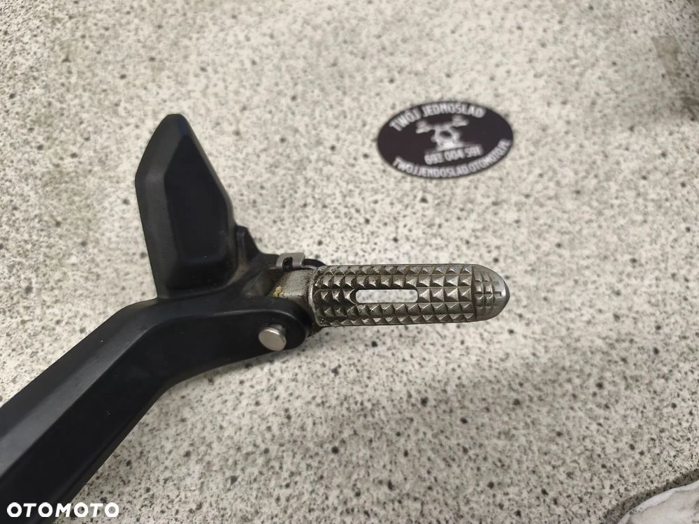 Set lewy tył, podnóżek pasażera Triumph Trident 660 2022 - 6