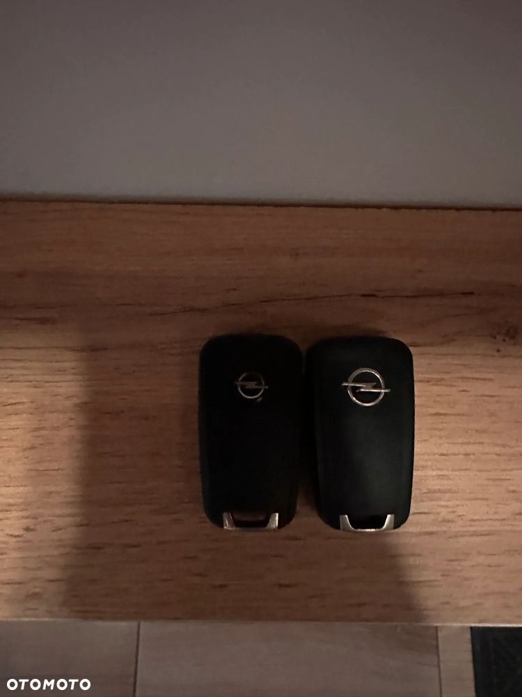 Opel Astra 1.6 Turbo Cosmo - 16