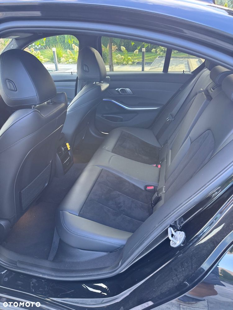 BMW Seria 3 320d xDrive M Sport - 14