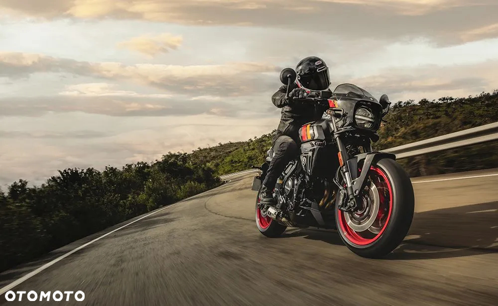 Suzuki GSX - 6
