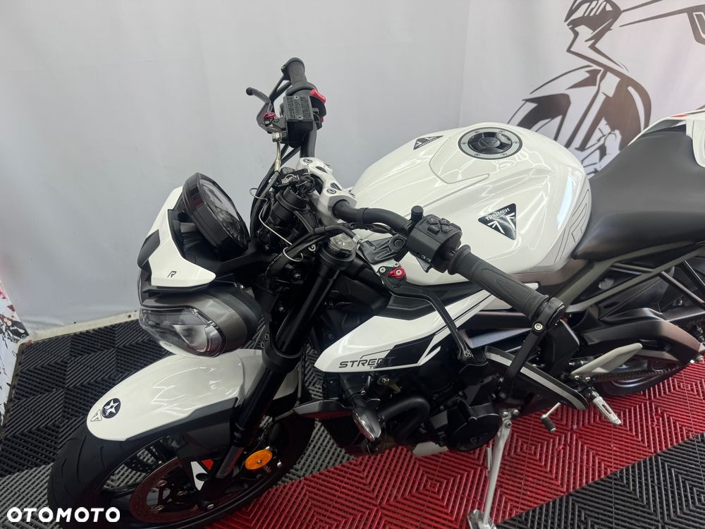 Triumph Street Triple - 12