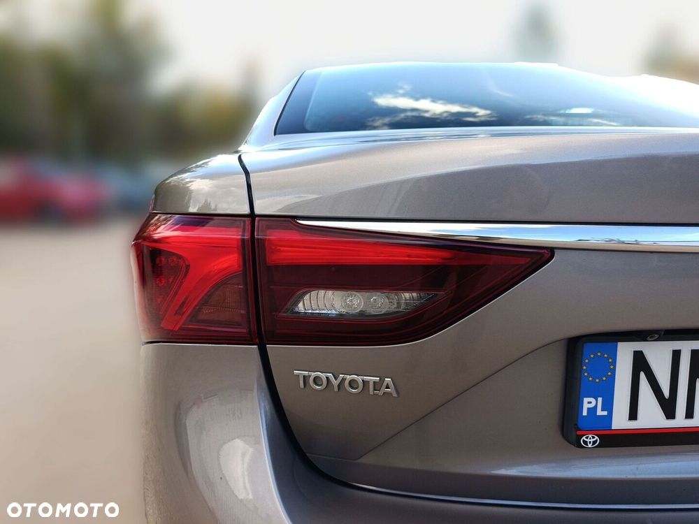 Toyota Avensis 1.8 Premium MS - 26