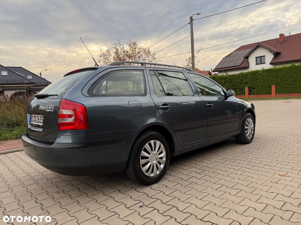 Skoda Octavia 1.6 Combi Ambiente - 13