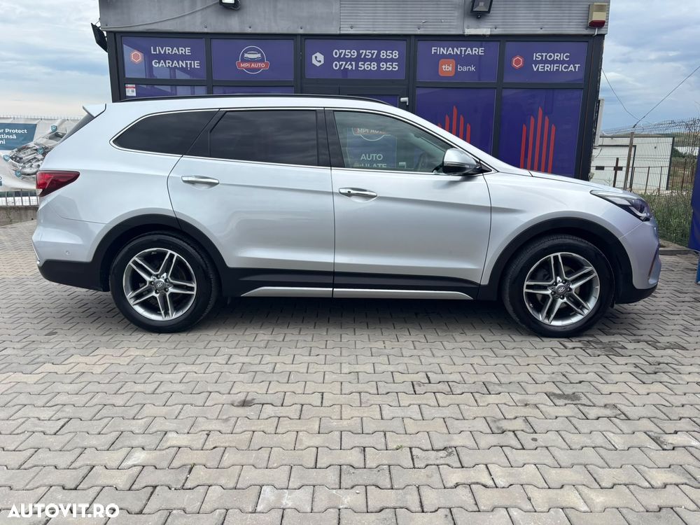 Hyundai Grand Santa Fe - 11
