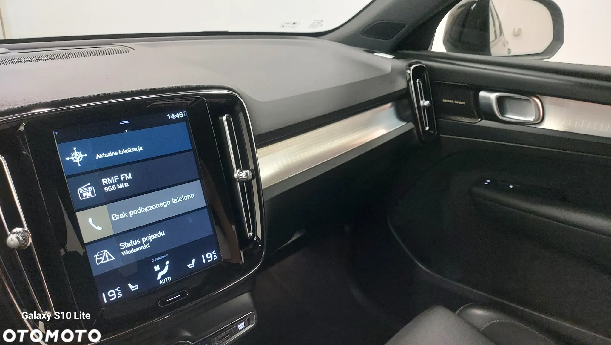 Volvo XC 40 D4 AWD Geartronic R-Design - 23