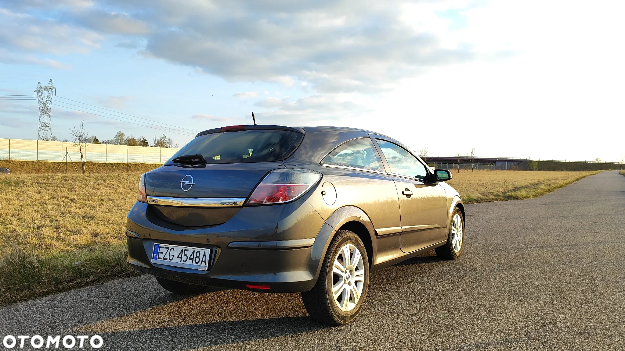 Opel Astra GTC 1.4 Cosmo - 4