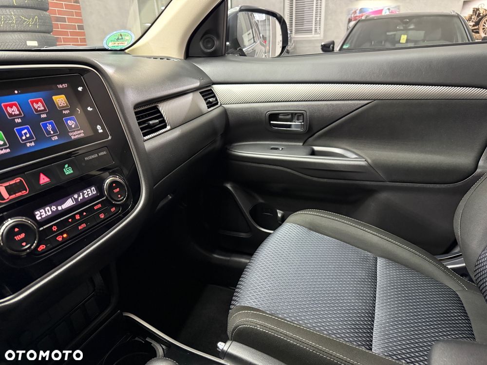 Mitsubishi Outlander 2.0 2WD CVT Diamant - 23