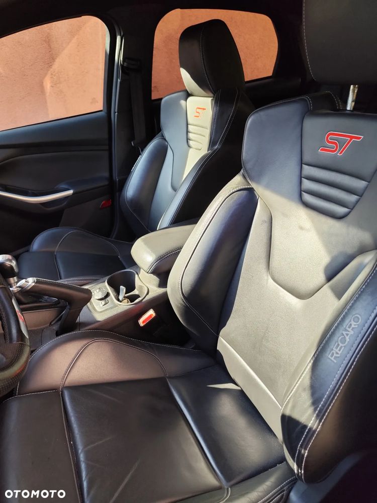 Ford Focus 2.0 EcoBoost ST - 8