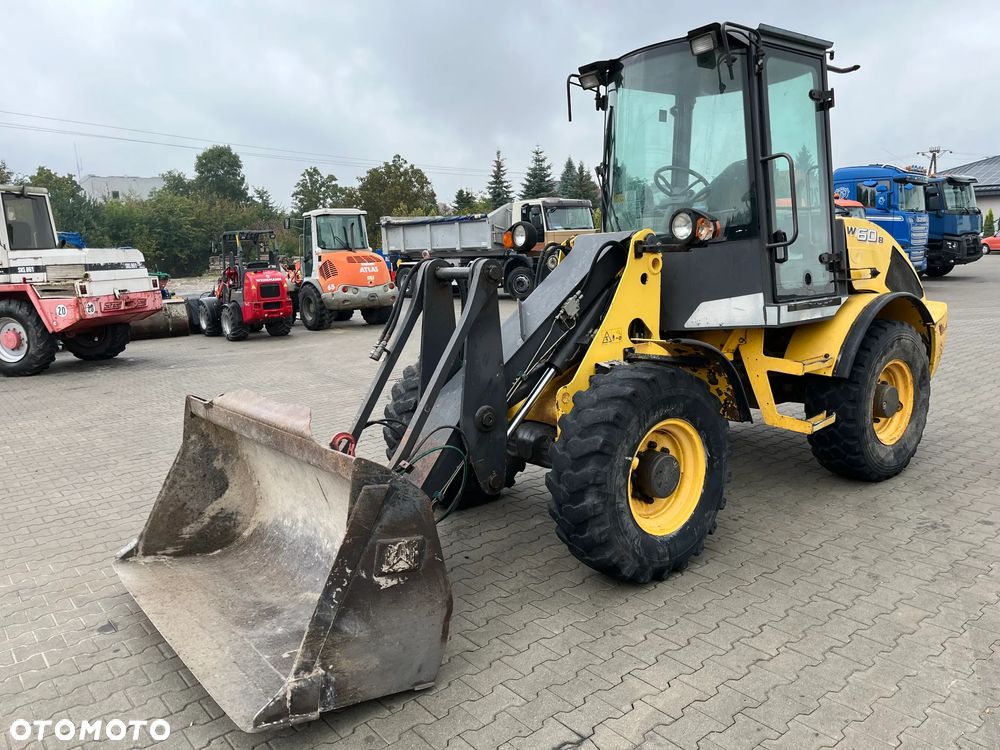 New Holland W60 - 1