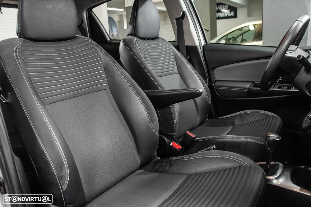 Toyota Yaris 1.5 HSD Sport - 16