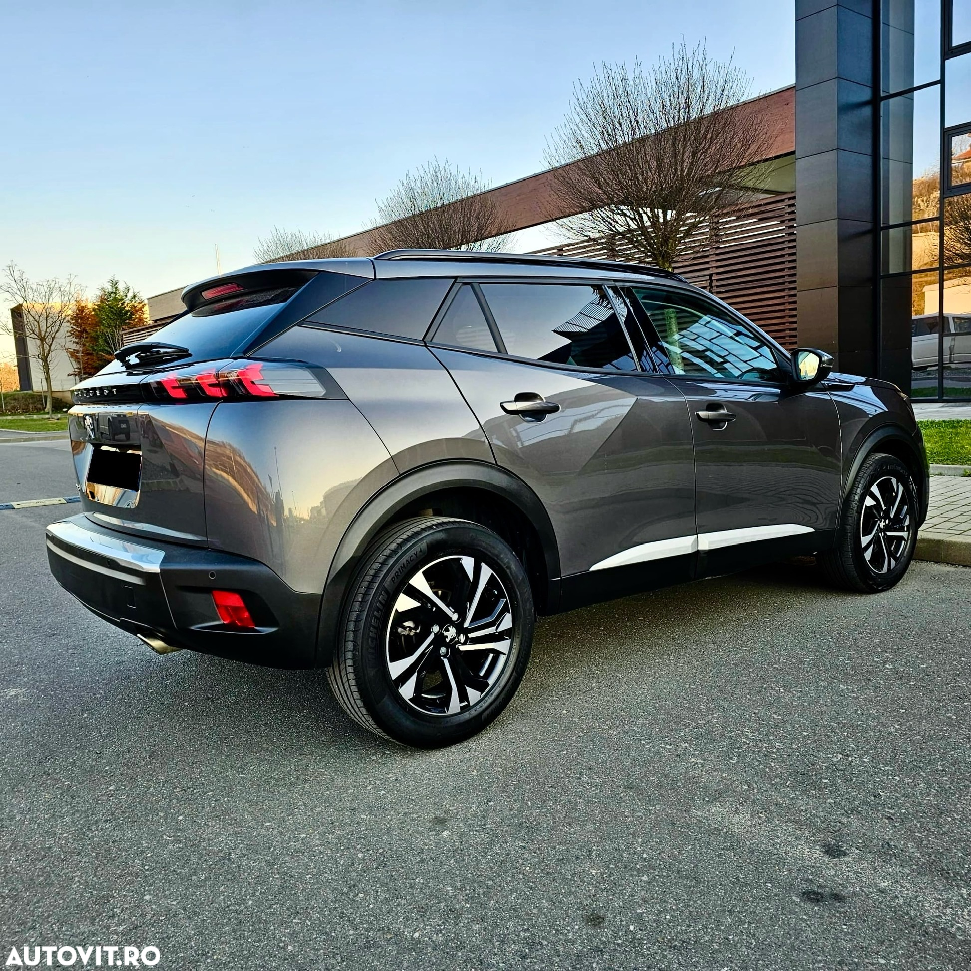 Peugeot 2008 1.5 BlueHDI 130 S&S EAT8 Allure - 5