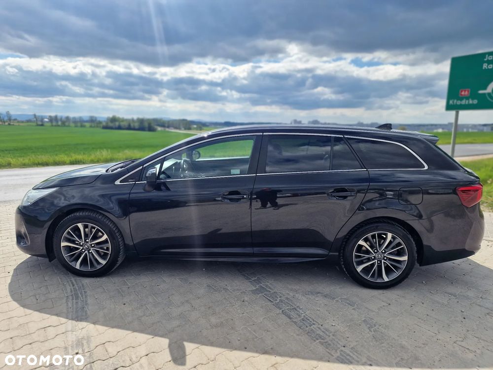 Toyota Avensis 2.0 D-4D Selection - 16