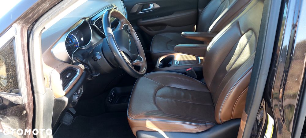 Chrysler Pacifica - 11