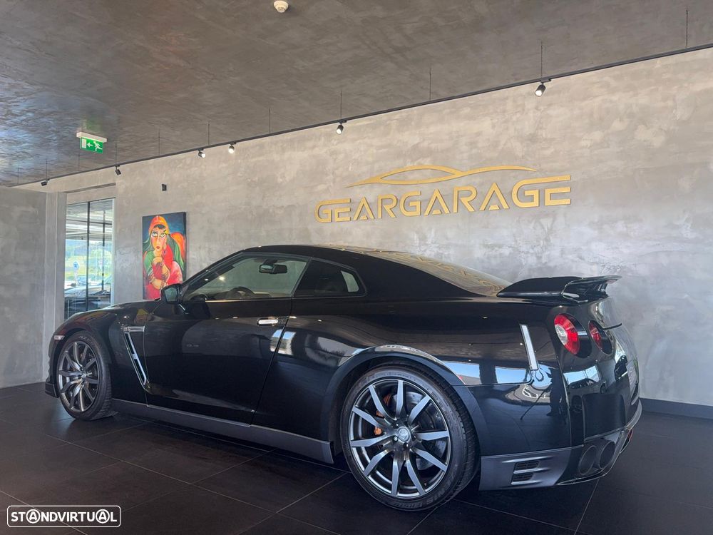 Nissan GT-R Premium Edition - 8