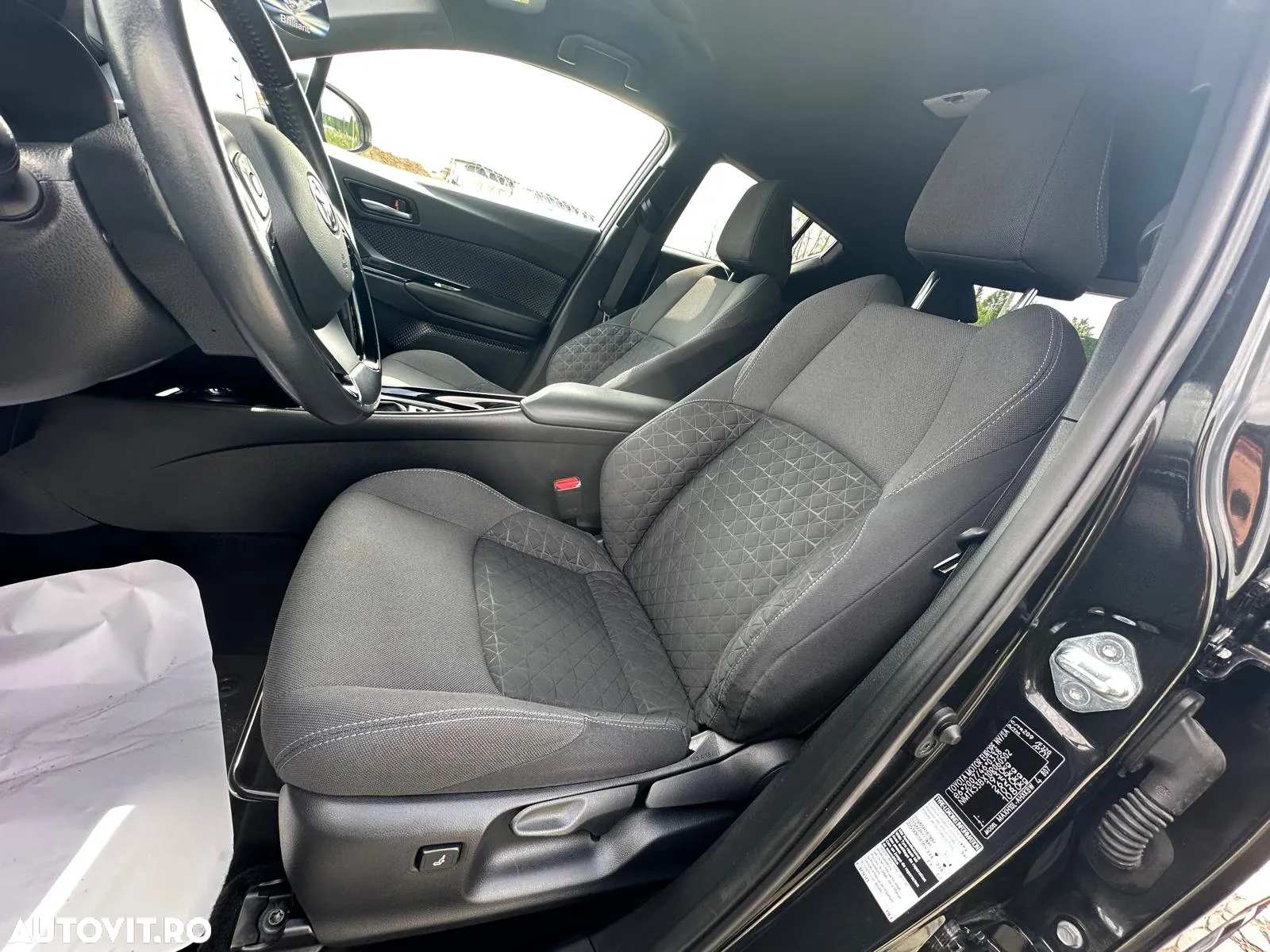 Toyota C-HR 2.0 HSD 184 CP 4x2 CVT Classy Bi-Tone - 17