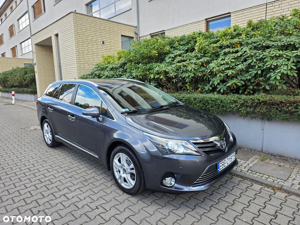 Toyota Avensis Combi 1.8 Executive - 9