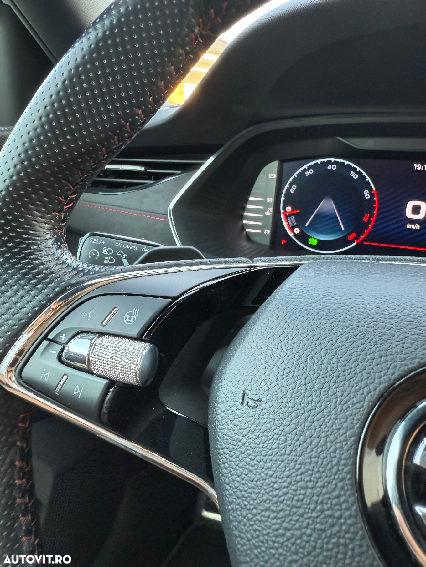 Skoda Octavia 2.0 TSI DSG RS - 12