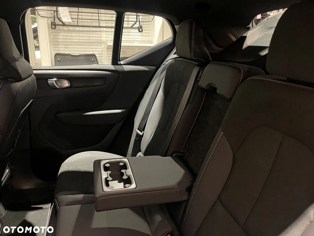 Volvo XC 40 B3 Plus Dark - 16