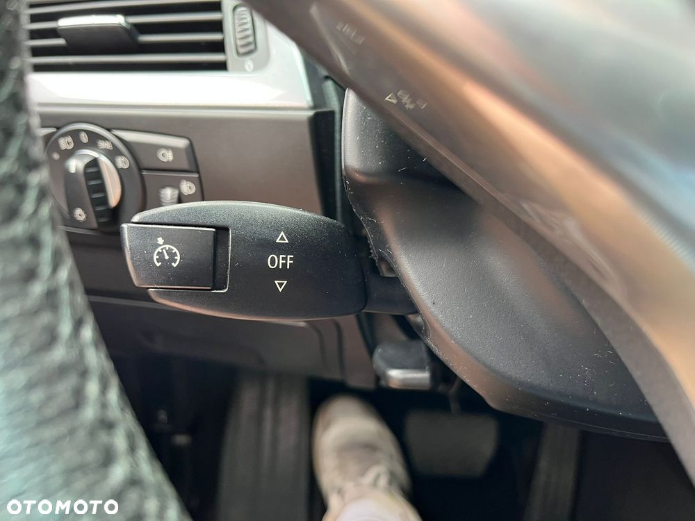 BMW Seria 5 520i - 25