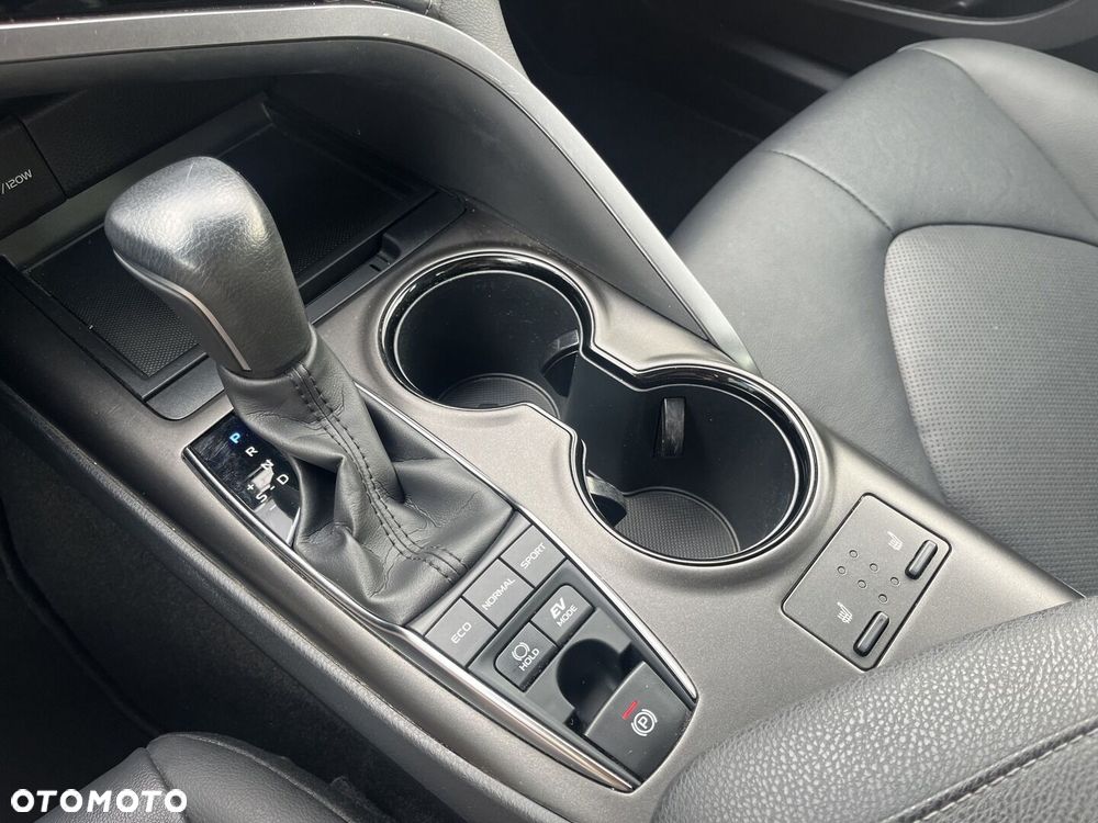 Toyota Camry 2.5 Hybrid Comfort CVT - 18