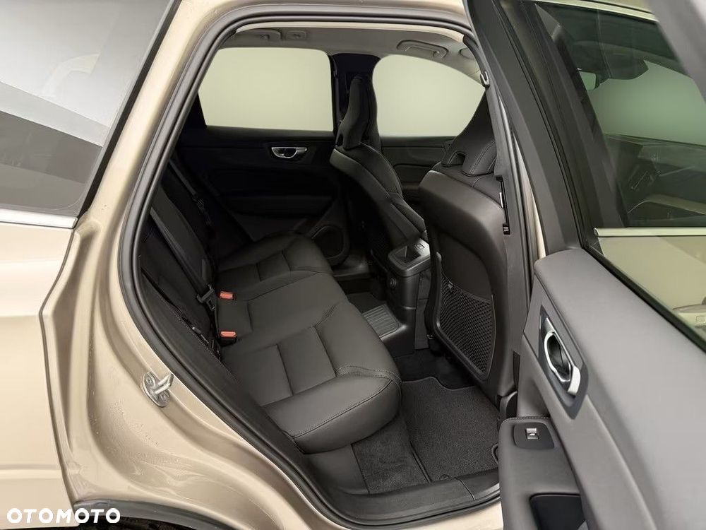 Volvo XC 60 T6 Plug-In Hybrid AWD Plus Bright - 14