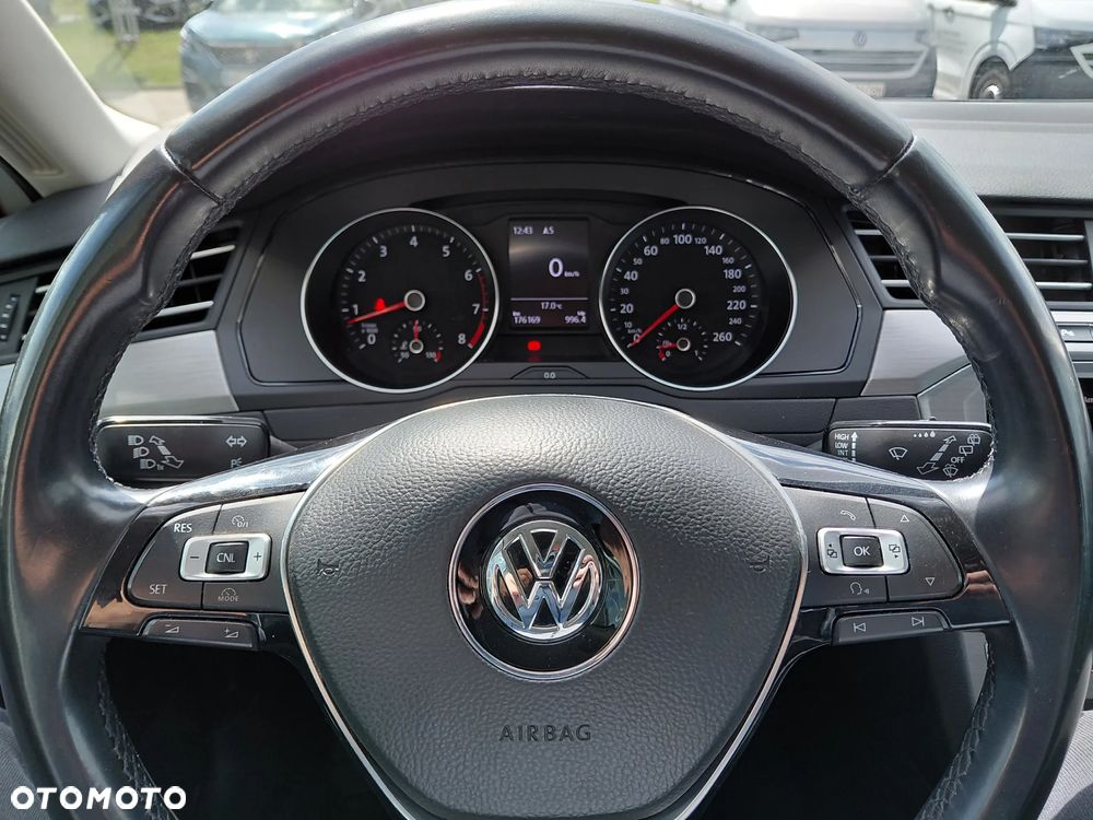 Volkswagen Passat 1.4 TSI BMT Trendline - 26