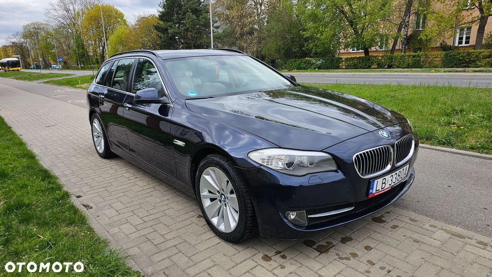 BMW Seria 5 525d xDrive - 4