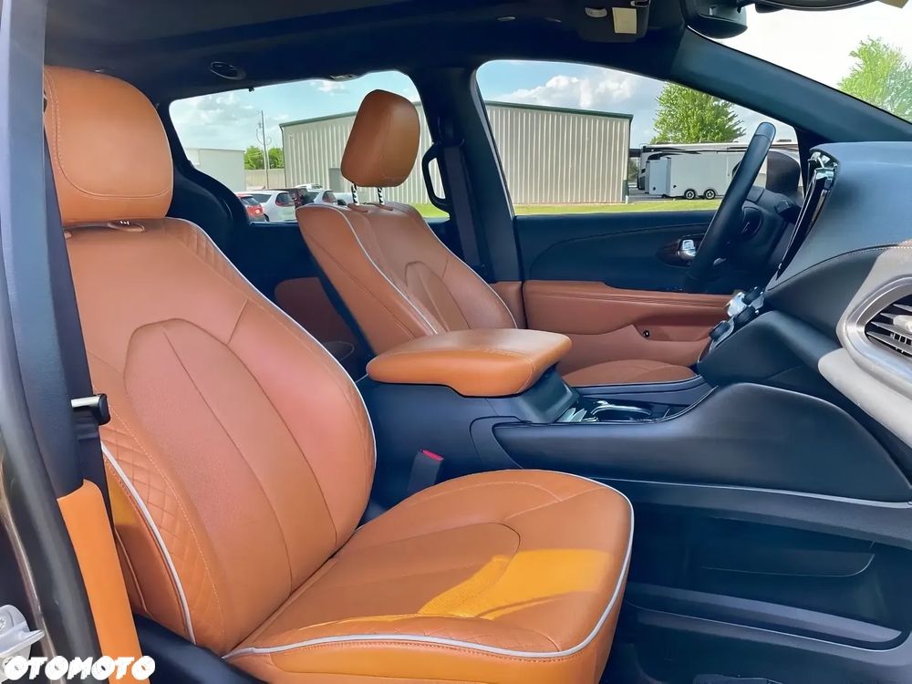 Chrysler Pacifica - 11