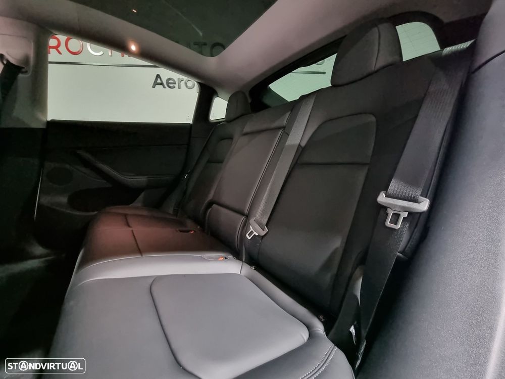 Tesla Model Y Long-Range RWD - 6