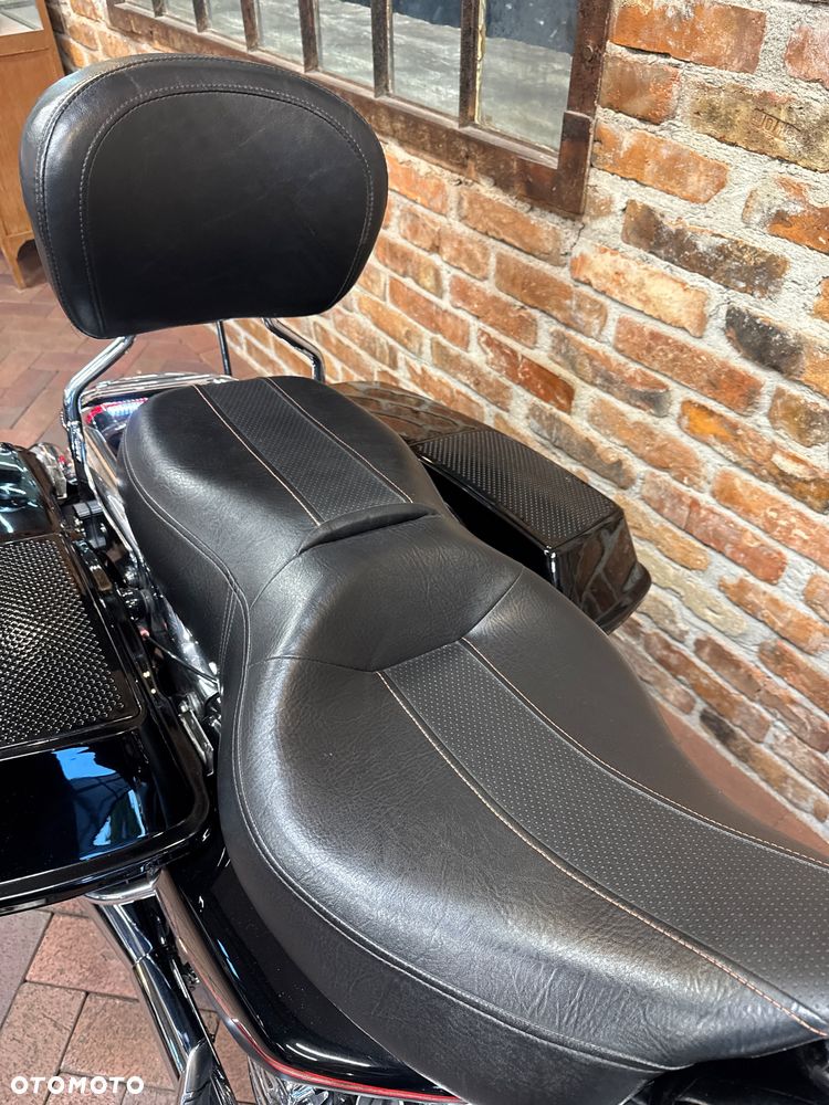 Harley-Davidson Touring Street Glide - 11