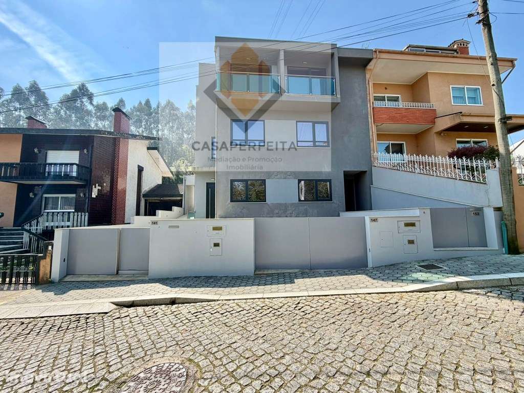 Moradia T3 + Escritório/ Salão com 3 Frentes, Terraços e Jardim - M... - Grande imagem: 5/35