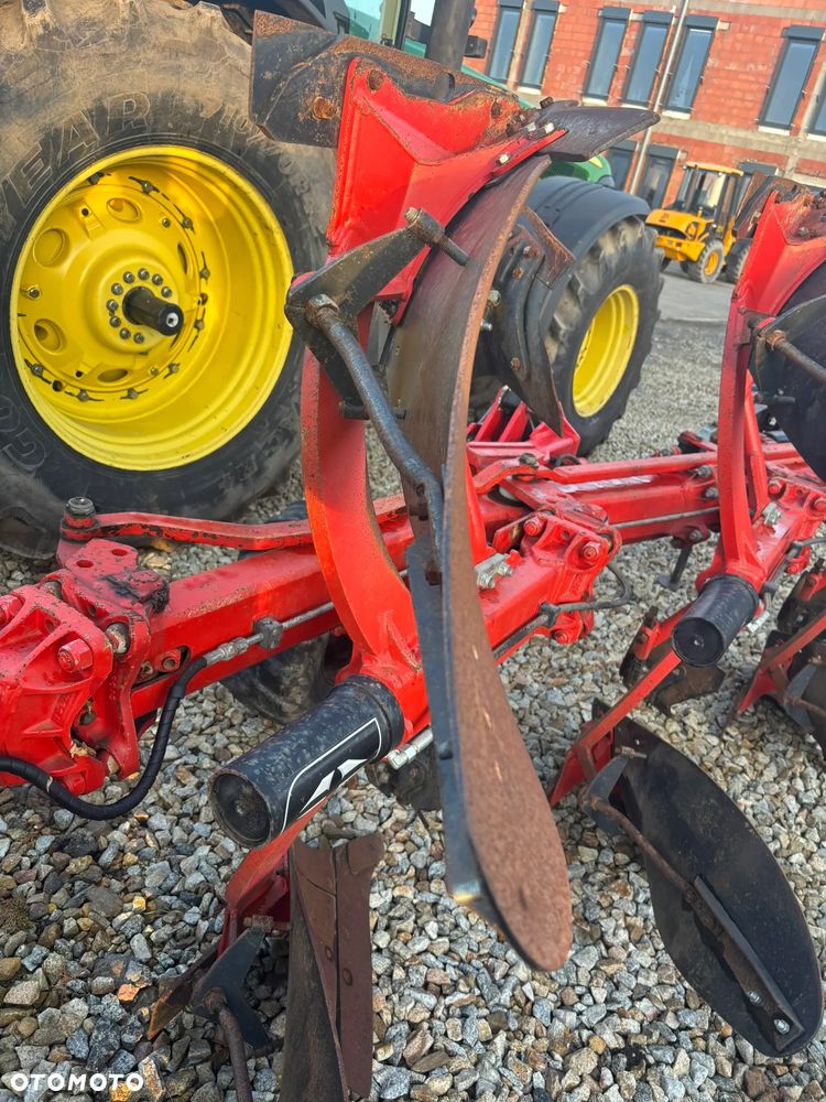 Gregoire Besson RWY 6 - 12