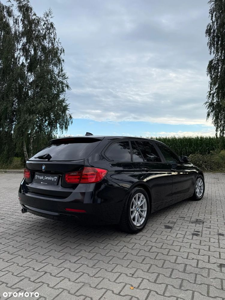 BMW Seria 3 318d DPF Touring - 11