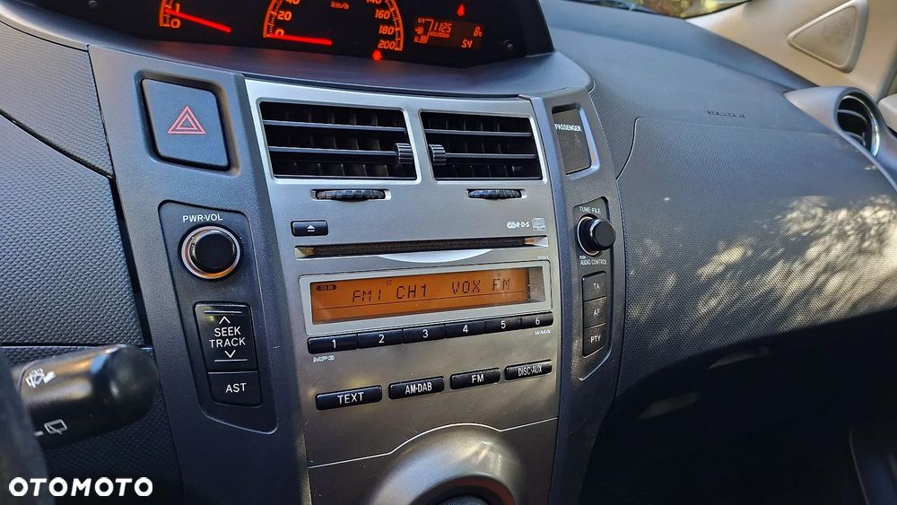 Toyota Yaris - 10
