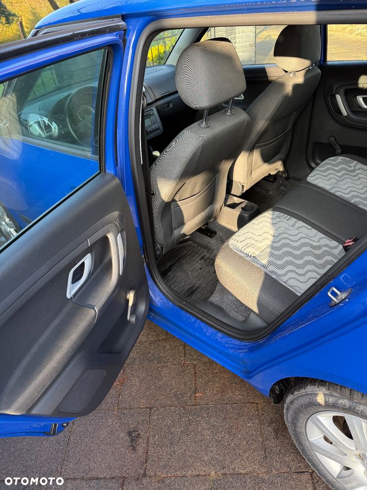 Skoda Fabia ver-1-4-16v-comfort - 8