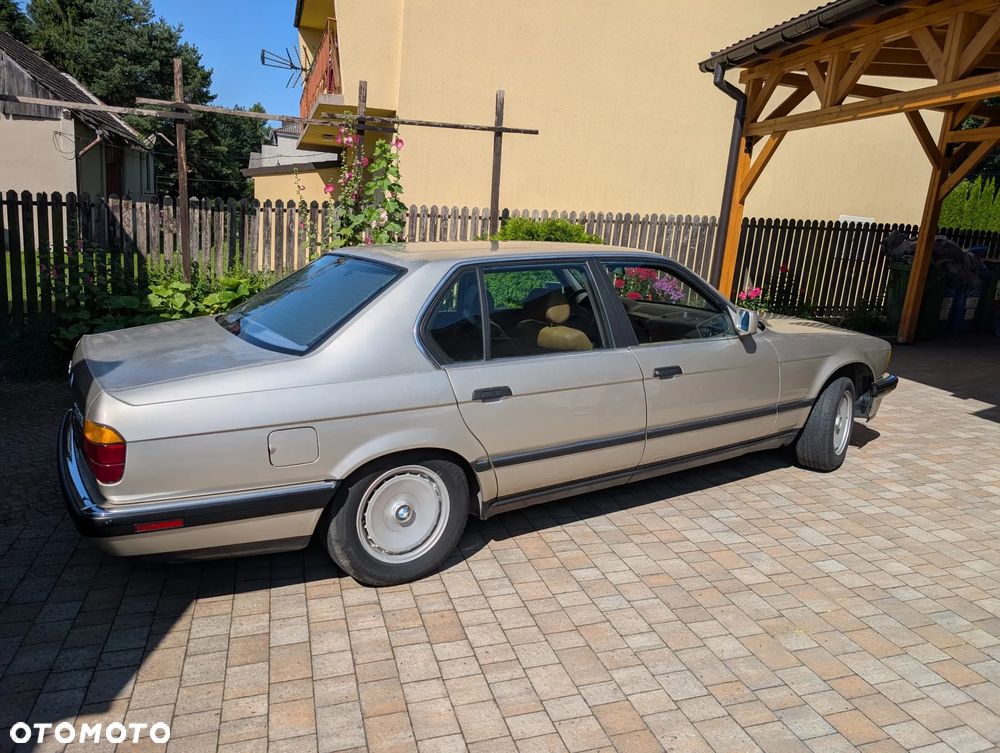BMW Seria 7 750iL - 23