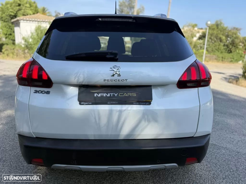 Peugeot 2008 1.2 PureTech Allure EAT6 - 5